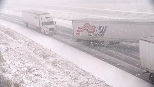 Minor pileup in central Illinois snow